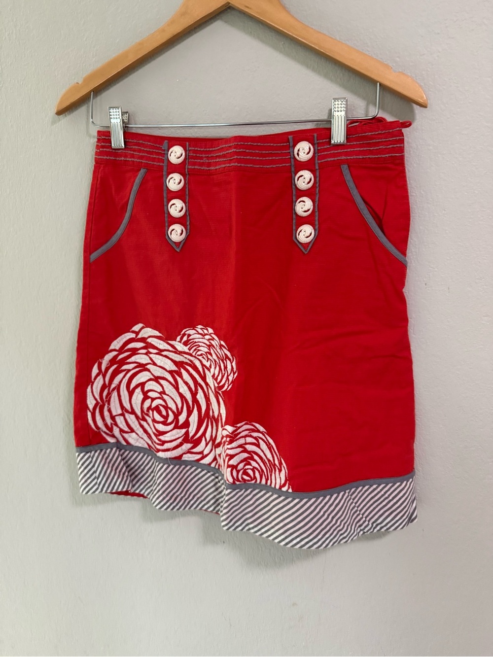 Floreat Anthropologie Red Floral Embroidered Skirt Size 0 Cotton Linen